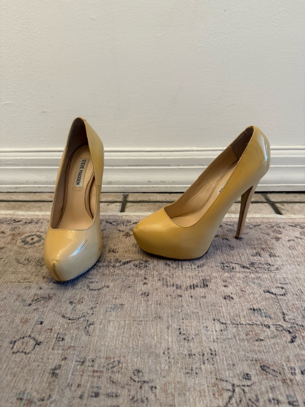 Steve Madden fawn Patent Platform Pumps